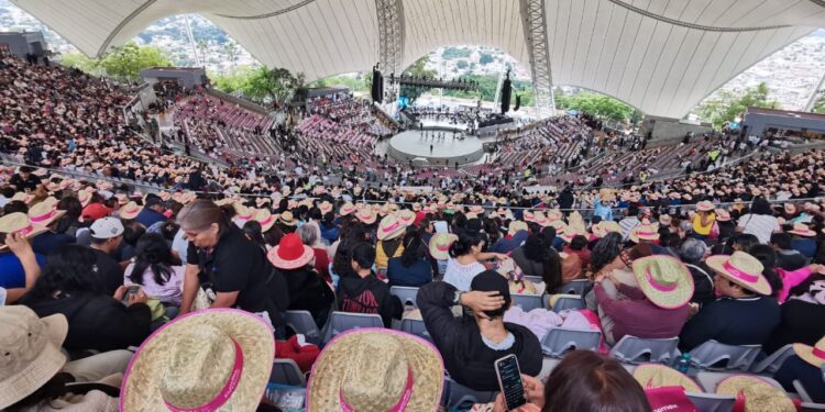 Listo el escenario y delegaciones para la octava de la Guelaguetza