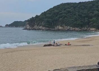 Desalojan 2 comunidades en Pinotepa Nacional por tsunami