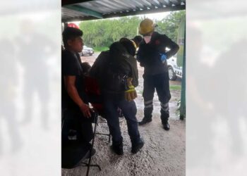 El accidente dejó daños materiales y un joven lesionado.