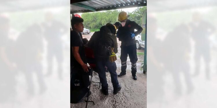 El accidente dejó daños materiales y un joven lesionado.