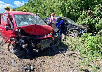 El accidente se suscitó a la altura de la desviación a Tezoatlán de Segura y Luna.