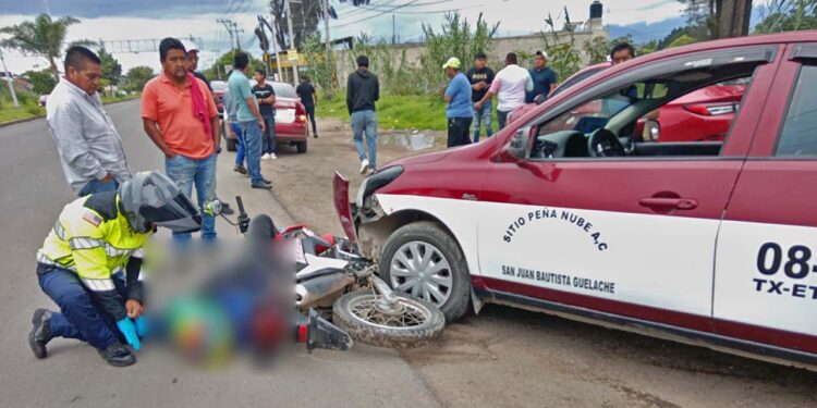 El motociclista tuvo que ser trasladado a un hospital.