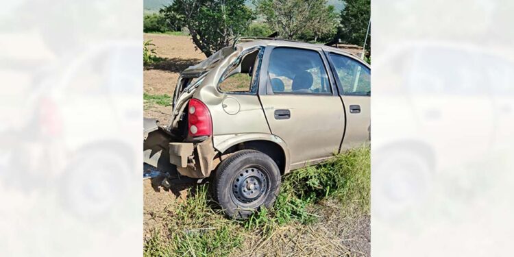El vehículo estaba volcado a la altura del kilómetro 21, de la carretera federal 175.