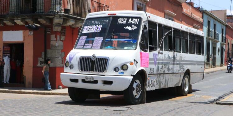 Foto: Adrián Gaytán // Empresarios del transporte urbano demandan diálogo en el proyecto del BinniBus.