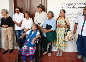 Fotos: Jorge Luis Plata // Los presentes recorrieron la nueva exposición que abre camino a una sala permanente dedicada al arte oaxaqueño en el MUPO.
