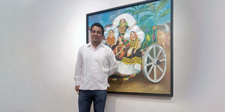 El maestro Noel Gómez Lorenzo, durante la inauguración de su exposición que celebra la riqueza cultural y las tradiciones de la Guelaguetza.