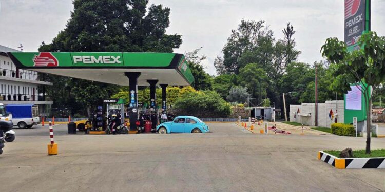 Foto: Archivo El Imparcial // En la Zona Metropolitana de Oaxaca (ZMO) la gran mayoría cumplen con el precio estándar de 24 pesos el litro de la gasolina regular.