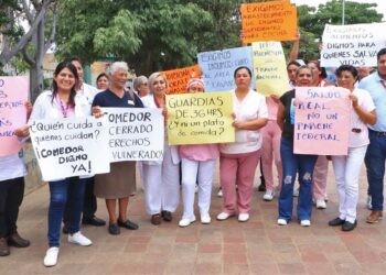 Foto: Adrián Gaytán // Este jueves los trabajadores salieron en protesta como forma de presión a las autoridades.
