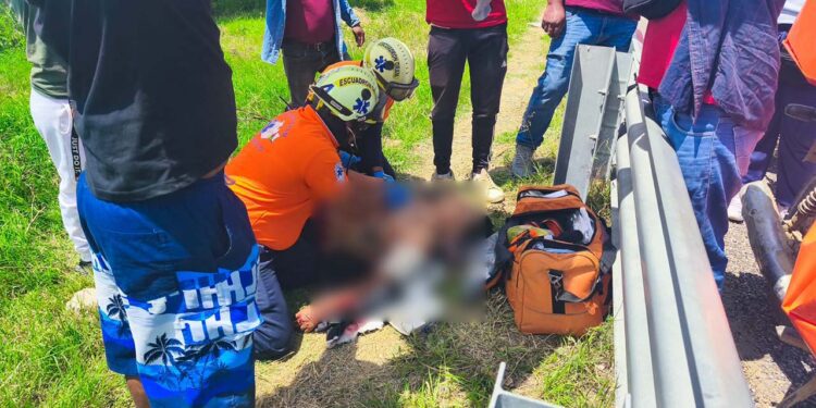 Fue auxiliado por paramédicos.