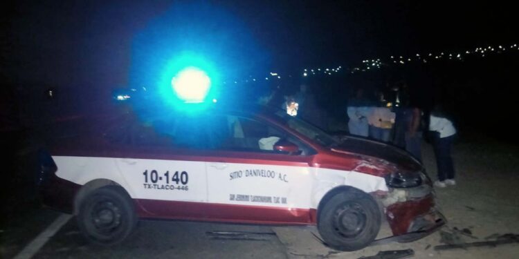 Fue una colisión entre una camioneta Captiva y un taxi.