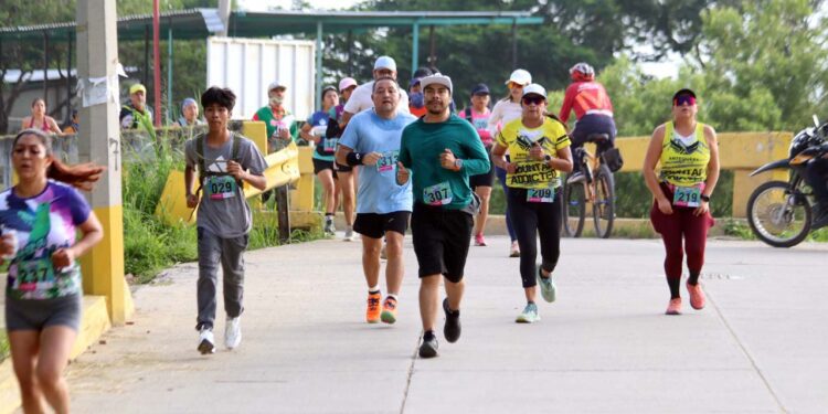 Fotos: Leobardo García Reyes // Fueron poco más de 400 los atletas participantes.