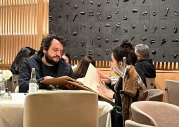 López Beltrán, abandona a las bases para salir de vacaciones