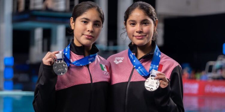 Gemelas mexicanas logran histórica medalla de plata en Singapur