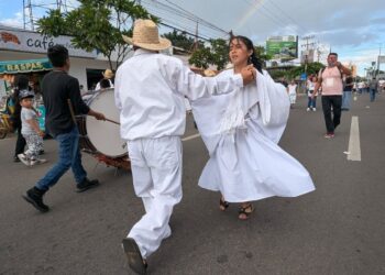 S-22: recorre Convite las calles previo a Guelaguetza Popular