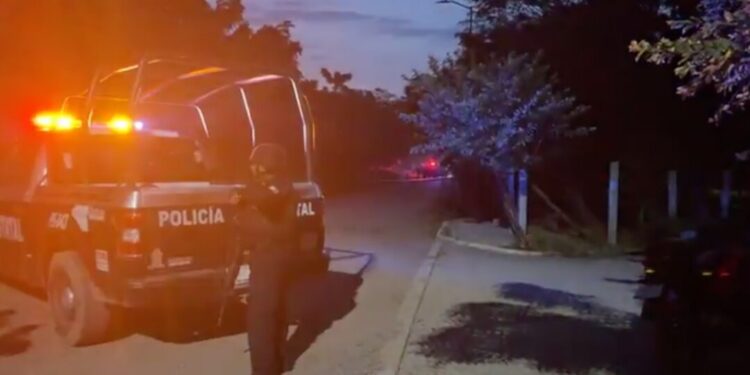 Hallan cuerpo en descomposición cerca del periférico de Juchitán