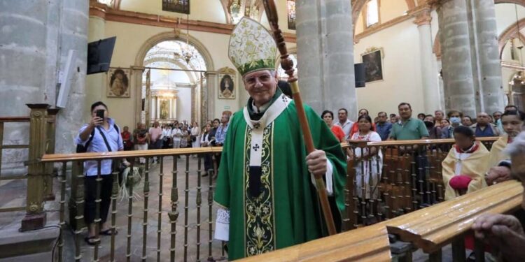 Foto: Adrián Gaytán // Lamenta que organizadores de la Guelaguetza no contemplen como parte de ello la celebración de la Virgen cuya fiesta grande es el 16 de julio.
