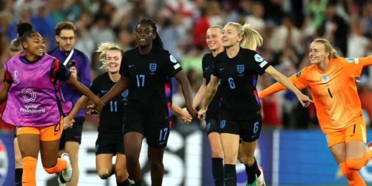 Inglaterra avanza a la final de la Eurocopa Femenina 2025 tras vencer a Italia (2-1)