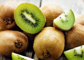 Kiwi: la fruta ideal para fortalecer tus huesos y cuidar tu salud