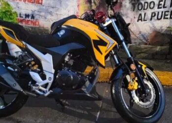 La motocicleta robada es marca Itálika, tipo 250z, color amarillo con negro.