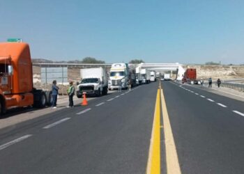 Foto: internet // La súper carretera 135-D, Cuacnopalan-Oaxaca, es una de las vías más inseguras para los autotransportistas; a la semana se denuncian de dos a tres asaltos.