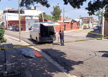 La zona fue acordonada para levantar el cadáver y realizar las investigaciones.