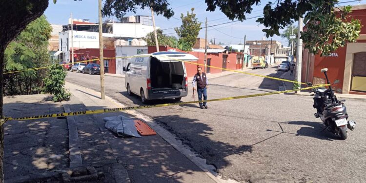 La zona fue acordonada para levantar el cadáver y realizar las investigaciones.