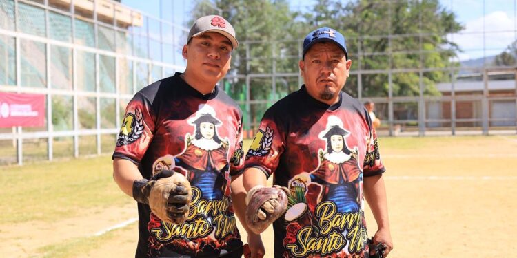 Se puso en marcha el Torneo Internacional de Pelota Mixteca.