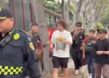 “¡Lárgate, gentrificador!”: Corren a Luisito Comunica de protesta en CDMX