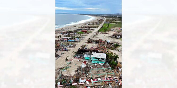 Los daños por vientos fuertes e inundaciones pluviales son visibles en la Costa oaxaqueña.