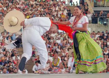 Los danzantes del Jarabe Mixteco demostraron habilidad y dominio de cada uno de los pasos.