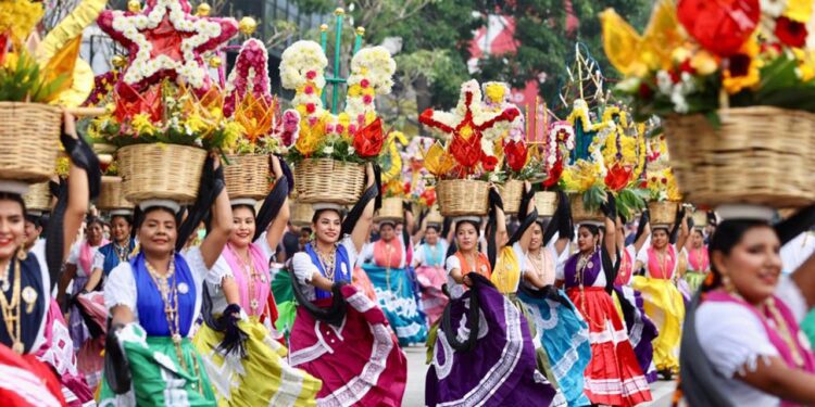Con 10 Guelaguetzas municipales y 24 ferias y actividades alternas, Oaxaca está de fiesta