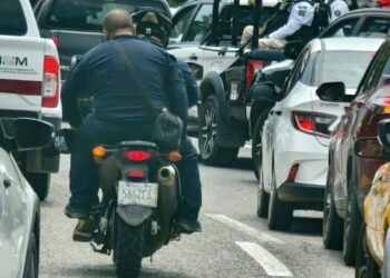¿Y el casco, secretario? Captan Secretario de Seguridad de Oaxaca violando la ley que debería hacer cumplir
