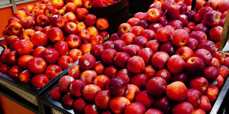 ¿Es seguro comer la cera de las manzanas del supermercado?