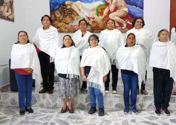 Más de una decena de mujeres participaron en el curso de “Deshilado y Bordado de Ropa Típica”