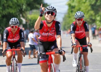 Pato Bike no dio oportunidad a nadie más de subir al podio de vencedores.