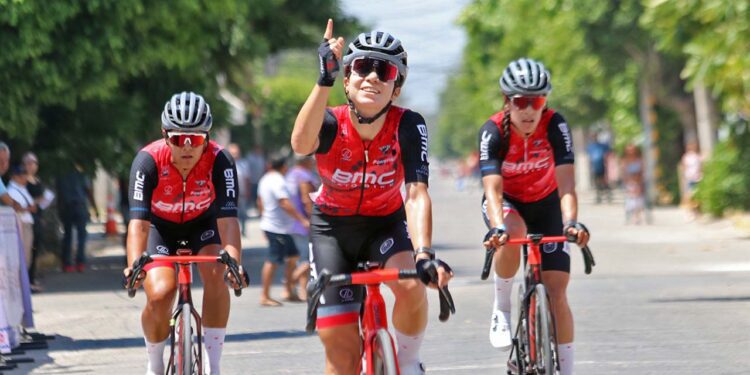 Pato Bike no dio oportunidad a nadie más de subir al podio de vencedores.