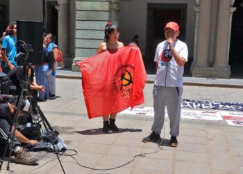 Foto: Adrián Gaytán // Protestan colectivos contra la gentrificación frente a Palacio de Gobierno.
