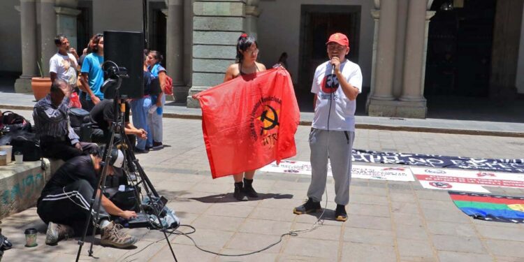 Foto: Adrián Gaytán // Protestan colectivos contra la gentrificación frente a Palacio de Gobierno.
