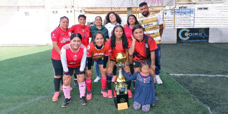 Fotos: Leobardo García Reyes // Reinas Aztecas se coronó campeón del futbol femenil.