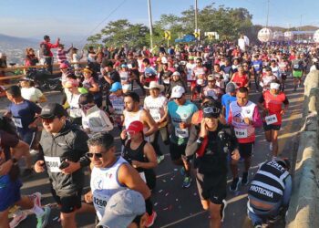 Fotos: Leobardo García Reyes // Se reportaron más de 10 mil corredores en la justa pedestre.