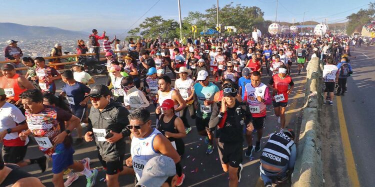 Fotos: Leobardo García Reyes // Se reportaron más de 10 mil corredores en la justa pedestre.