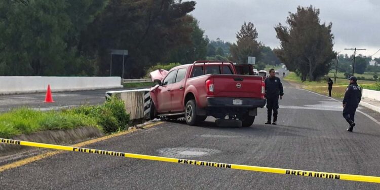 Socorristas del lugar acudieron con urgencia para atender a los heridos.