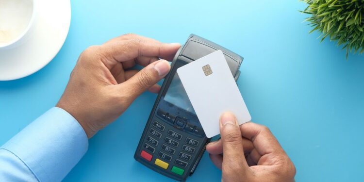 Guía de finanzas personales para vacaciones: cómo proteger tus pagos en el verano