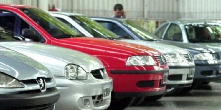 Venta de autos usados entre particulares: ¿cuándo debes pagar impuestos al SAT?