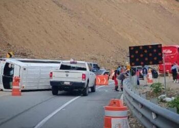 ¡Grave accidente en autopista Oaxaca–Puerto Escondido! 10 lesionados tras volcadura de urvan