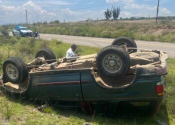 Volcadura en carretera 175 moviliza a autoridades en Ejutla de Crespo