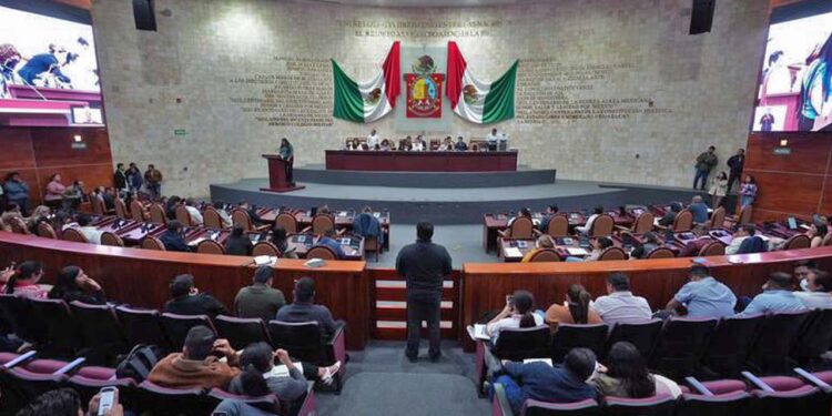Luego de los recientes dictámenes aprobados por el Congreso del Estado de Oaxaca para la desaparición de poderes en los municipios San Juan Mazatlán, Mixes y Zapotitlán Palmas, a la fecha suman 10 municipios con comisionados provisionales.