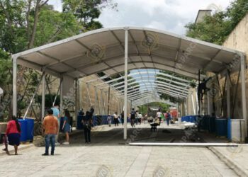 Inicia invasión de ambulantes en Macedonio Alcalá y Reforma