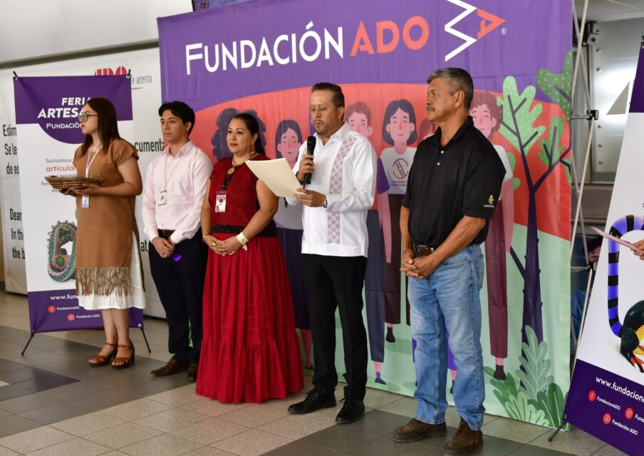 La inauguración contó con la presencia de directivos de Mobility ADO y artesanos.