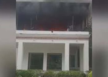 Incendian la casa de El Bronco en NL; atacante resultó herido